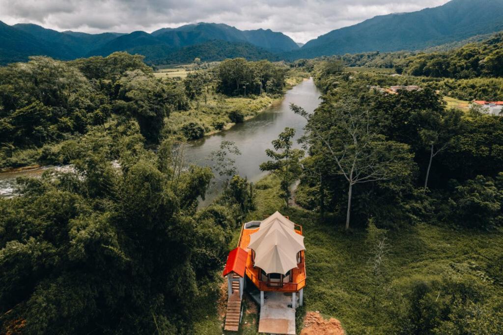 Sleeping Giant Rainforest Lodge Белмопан Екстериор снимка